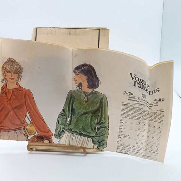 UNCUT Vintage Sewing PATTERN Vogue 7230, Ladies 1970s Tops for Stretch Knits - Picture 1 of 1